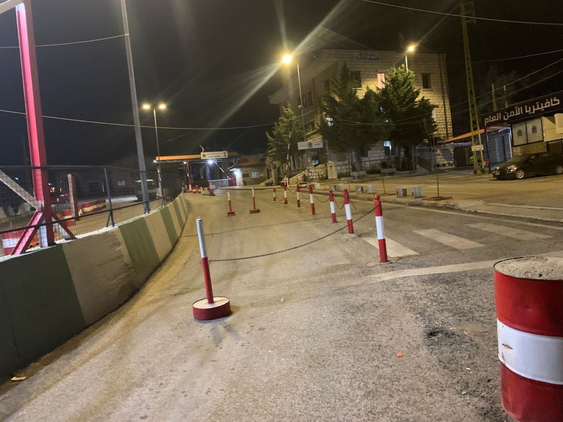 بالفيديو ـ الأمن العام أخلى عناصره وسحب الوثائق والمستندات بعد التهديد الإسرائيلي باستهداف معبر المصنع